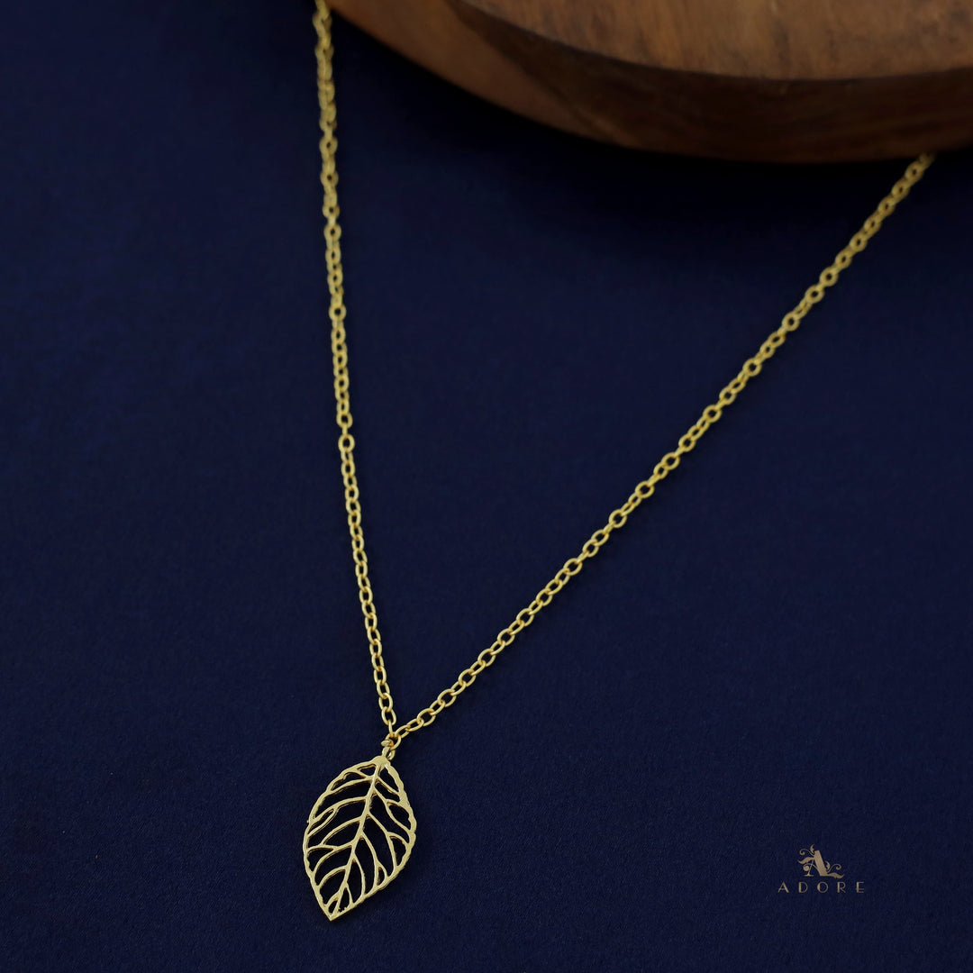 Golden Single Leaf Neckpiece