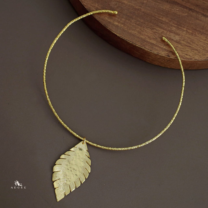 Tesline Golden Textured Leafy Neck Cuff
