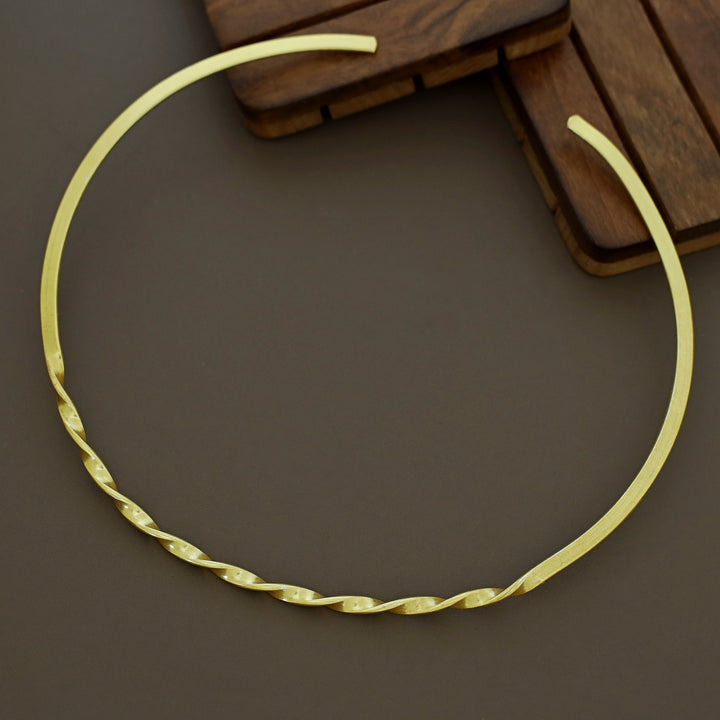 Vianey Golden Twisted Neck Cuff