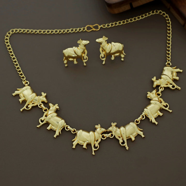 Golden Animal Half Moon Pearl Neckpiece With Earring