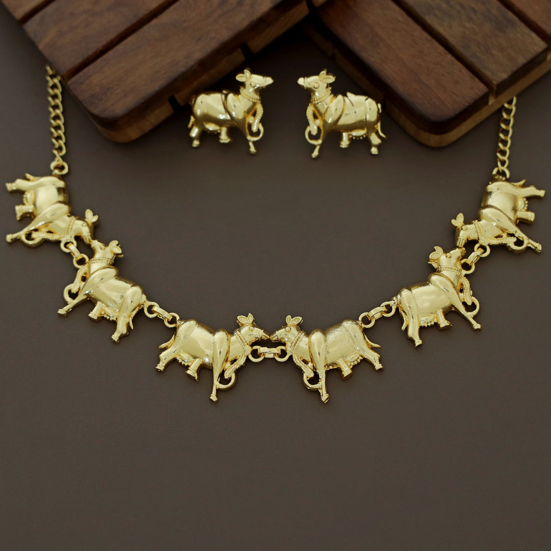 Golden Animal Half Moon Pearl Neckpiece With Earring