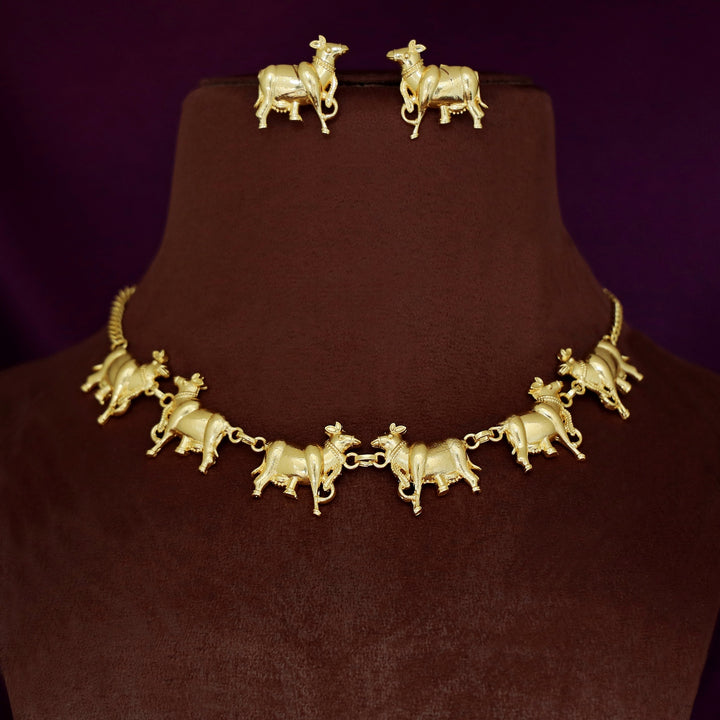 Golden Animal Half Moon Pearl Neckpiece With Earring
