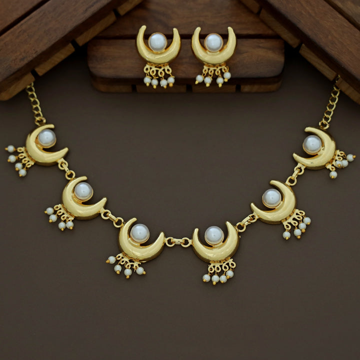 Golden Animal Half Moon Pearl Neckpiece With Earring