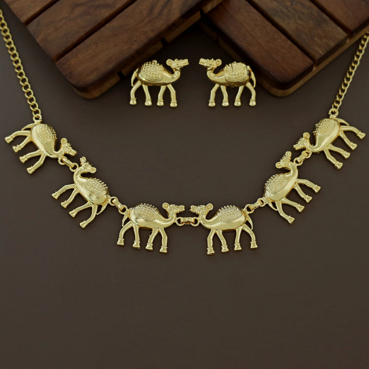 Golden Animal Half Moon Pearl Neckpiece With Earring