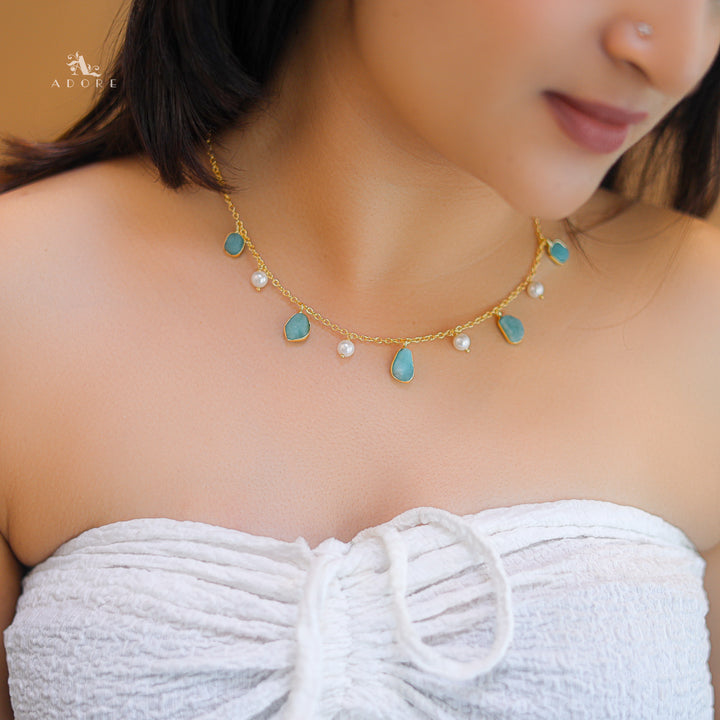 Mawar Raw Stone Pearl Neckpiece