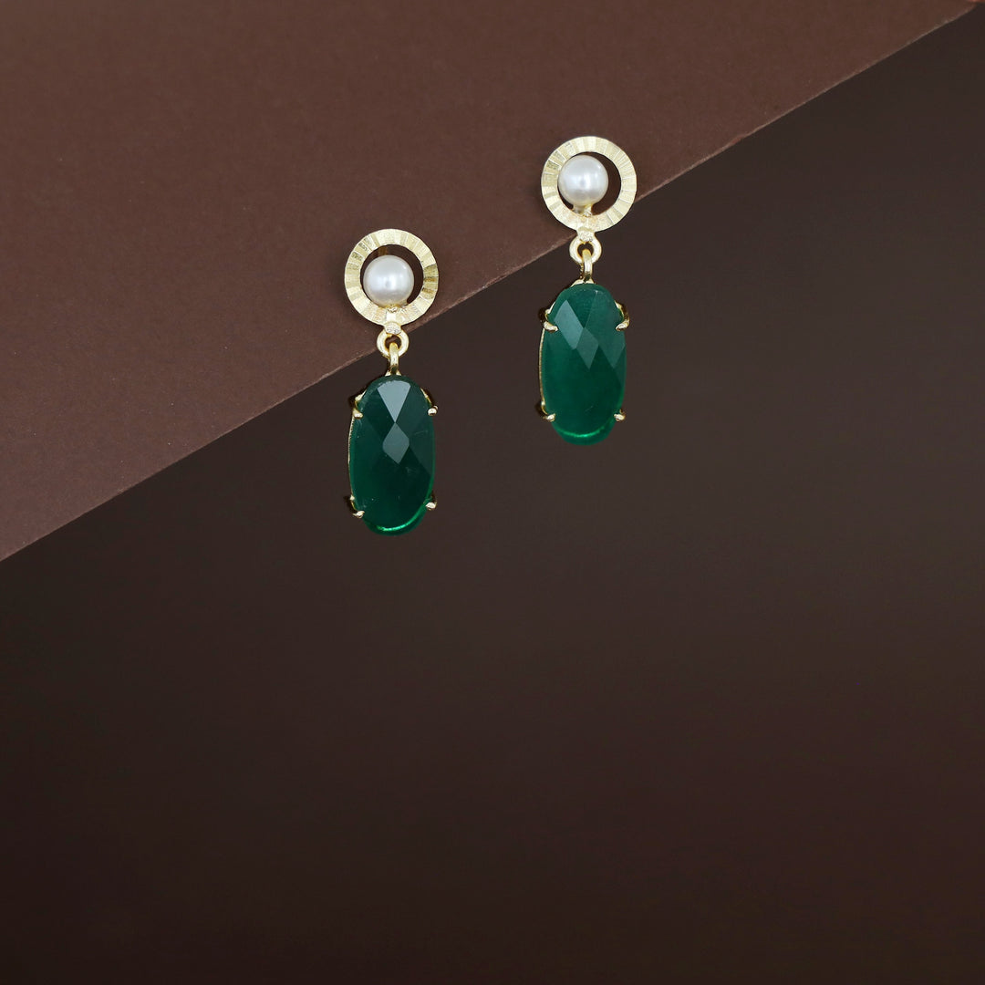 Henria Golden Circle Pearl Oval Stone Claw Earring