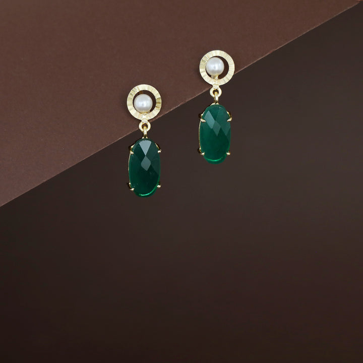 Henria Golden Circle Pearl Oval Stone Claw Earring