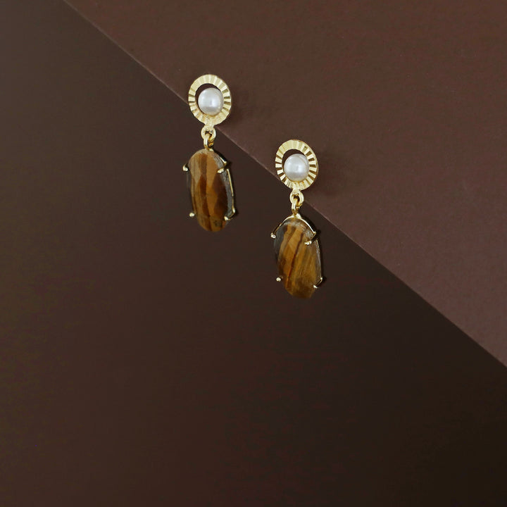 Henria Golden Circle Pearl Oval Stone Claw Earring