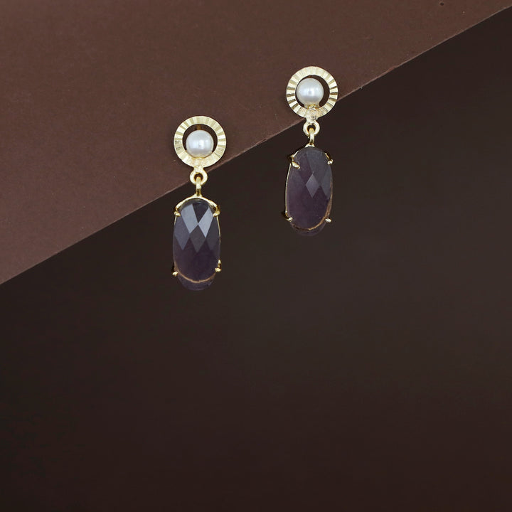 Henria Golden Circle Pearl Oval Stone Claw Earring