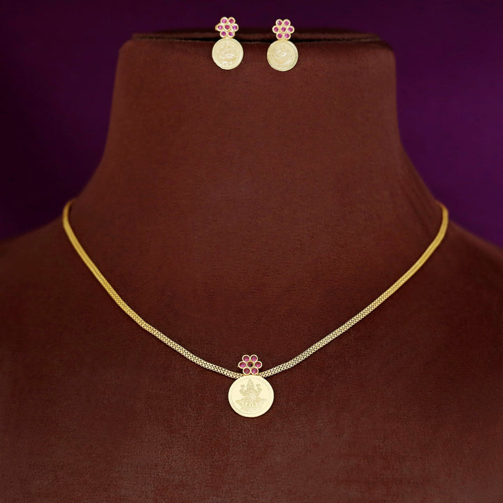 Hemavathi Flower Kashi Neckpiece With Earring