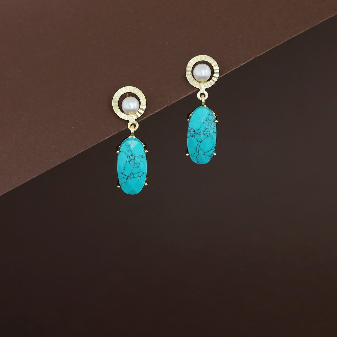 Henria Golden Circle Pearl Oval Stone Claw Earring