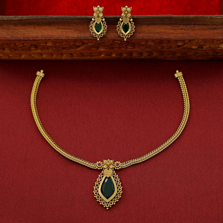 Lokitha Short Neckpiece With Earring