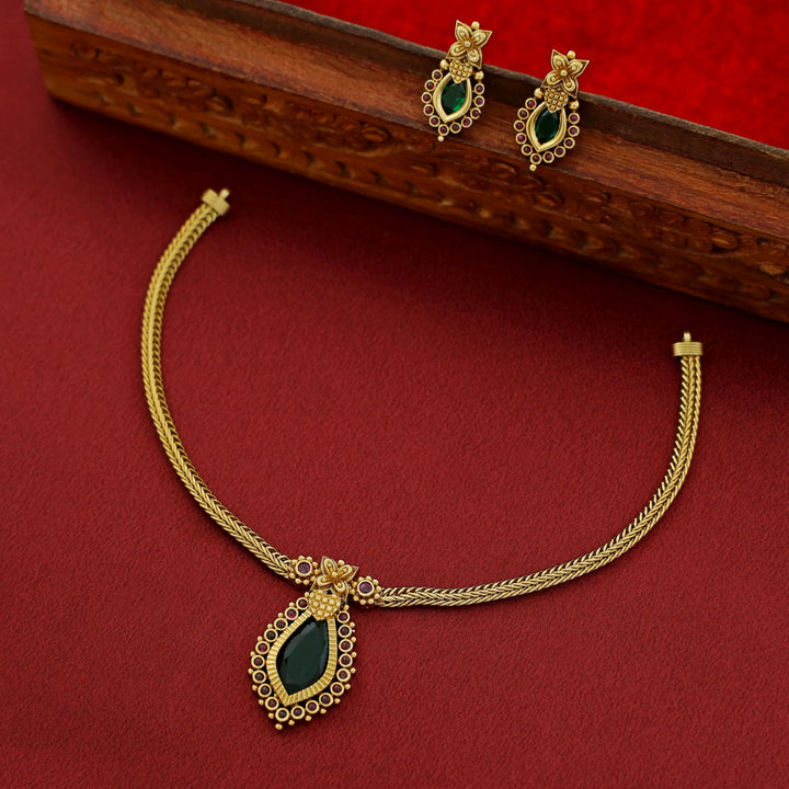 Lokitha Short Neckpiece With Earring