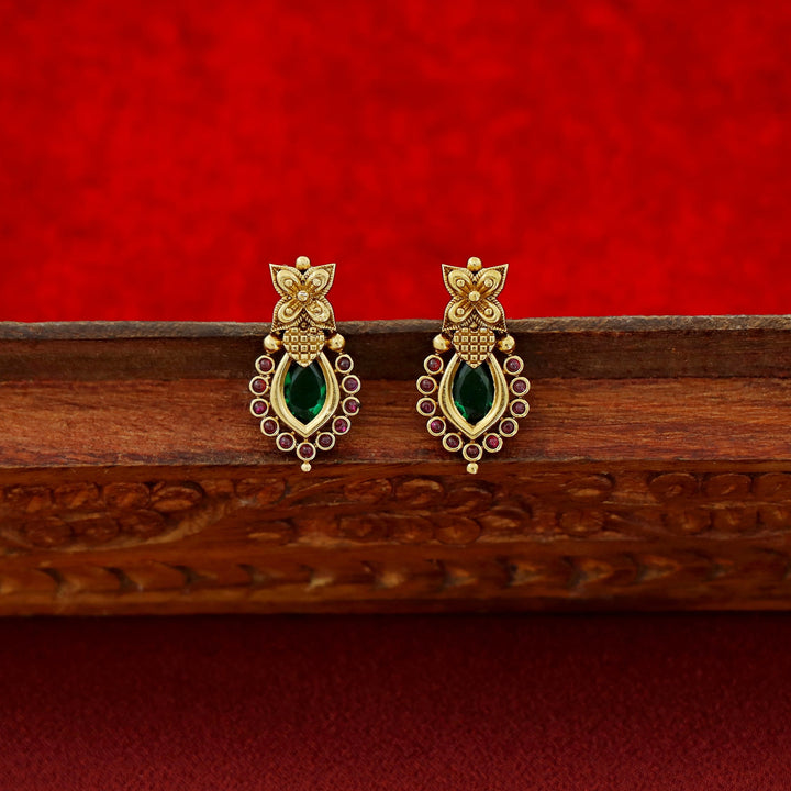 Lokitha Short Neckpiece With Earring