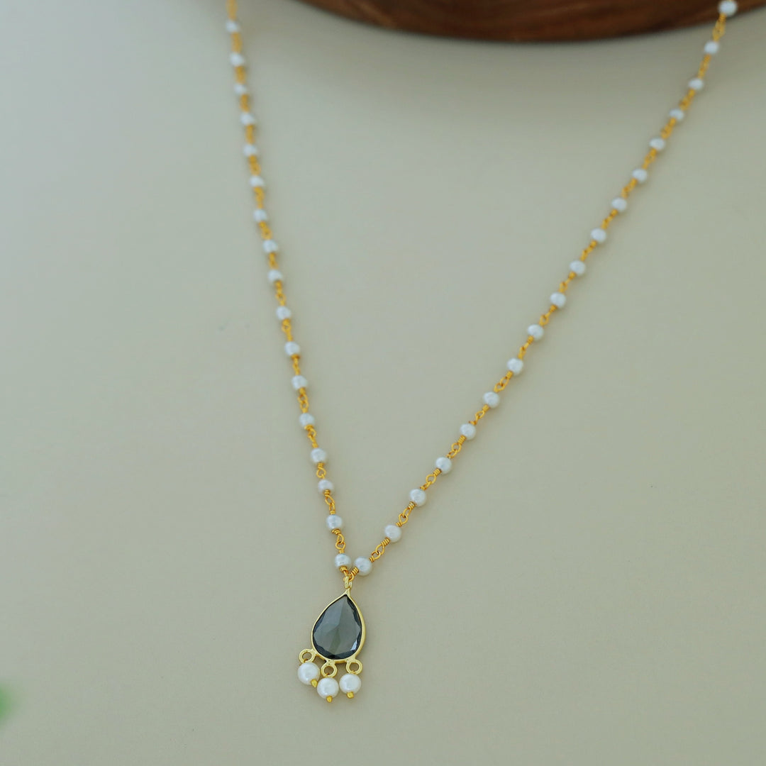 Carly Pearl Drop Glossy Neckpiece