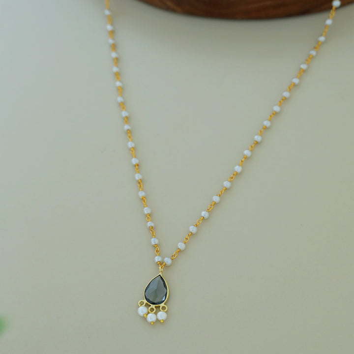 Carly Pearl Drop Glossy Neckpiece