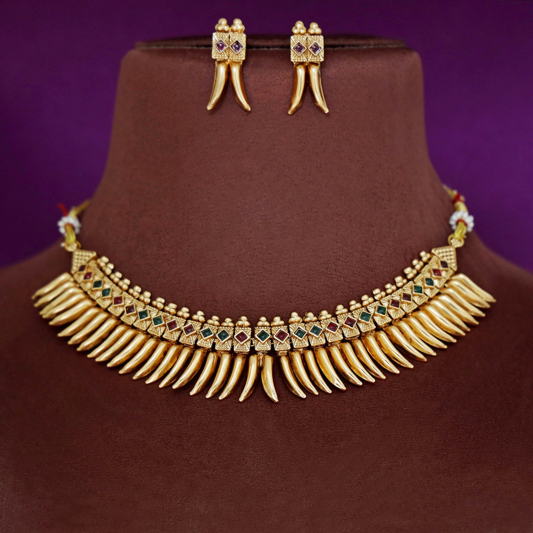 Sayannah Mulla Mottu Short Neckpiece With Earring