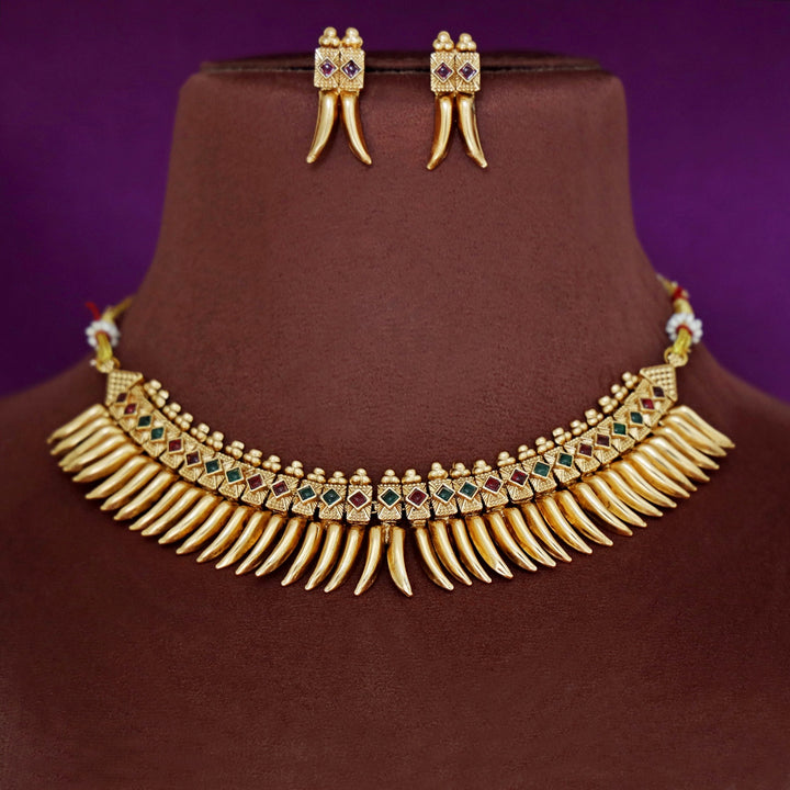 Sayannah Mulla Mottu Short Neckpiece With Earring