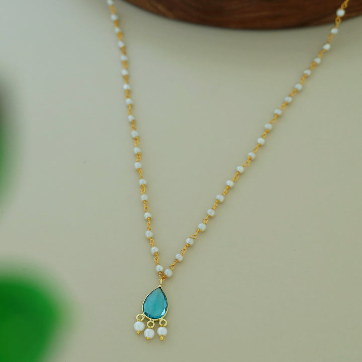 Carly Pearl Drop Glossy Neckpiece