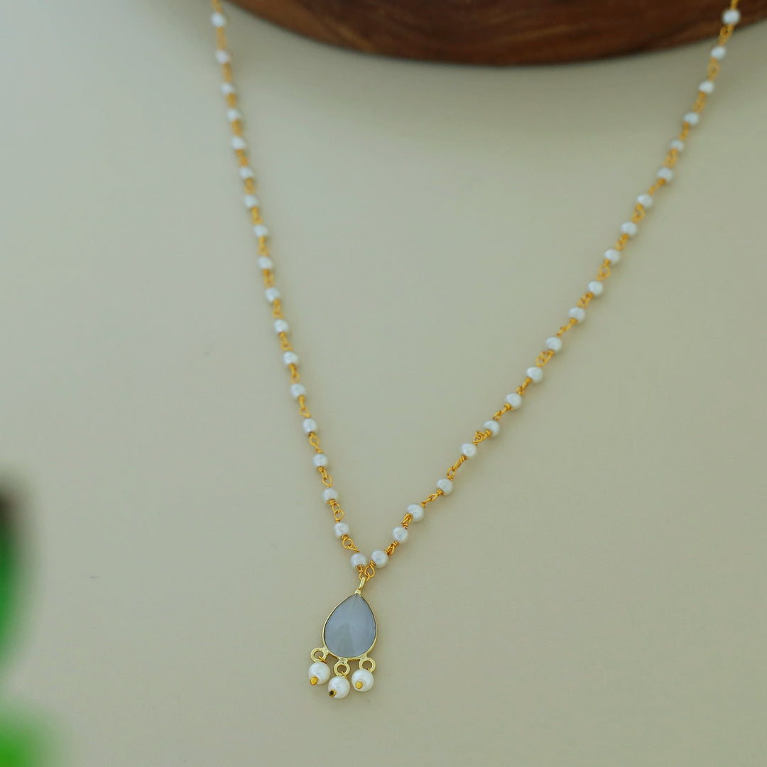 Carly Pearl Drop Glossy Neckpiece