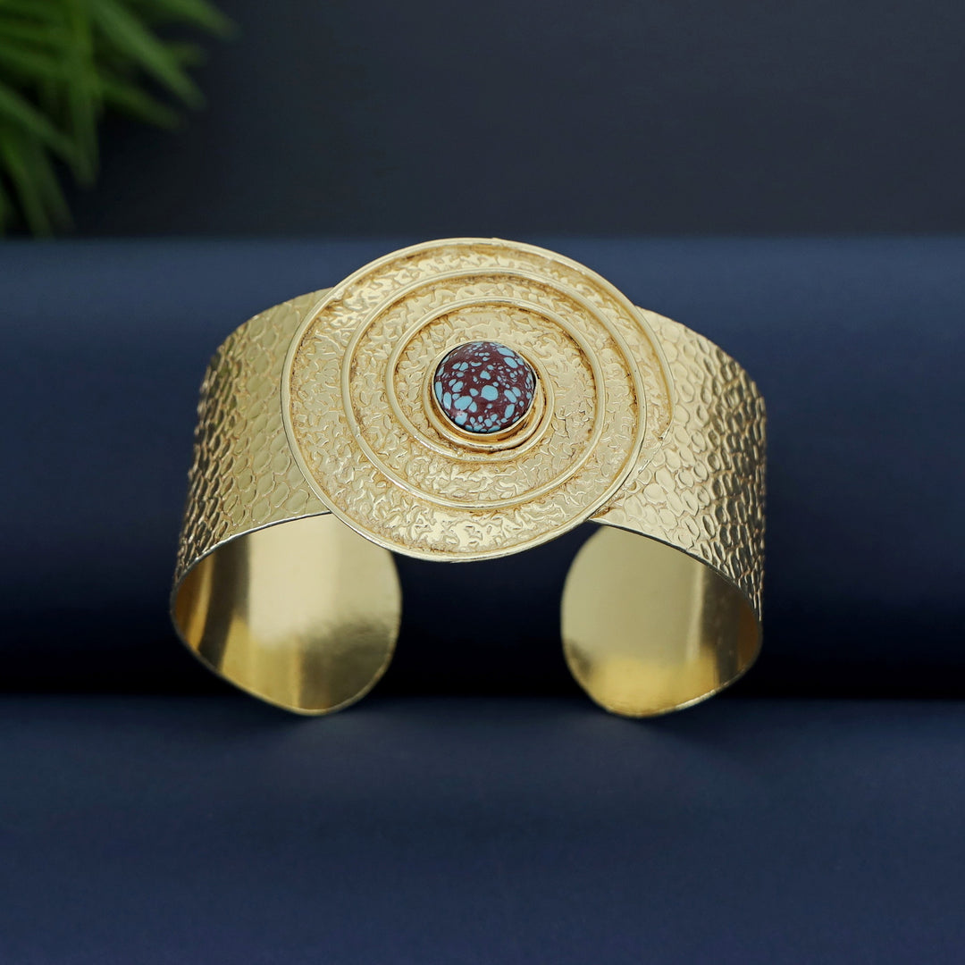Vaanya Golden Textured Spiral Bangle