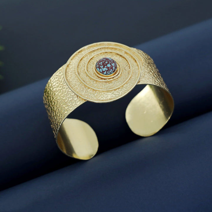 Vaanya Golden Textured Spiral Bangle