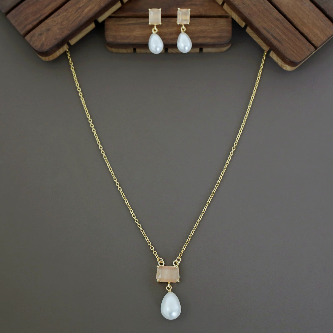 Jaime Glossy Rectangle Novalta Pearl Neckpiece With Earring