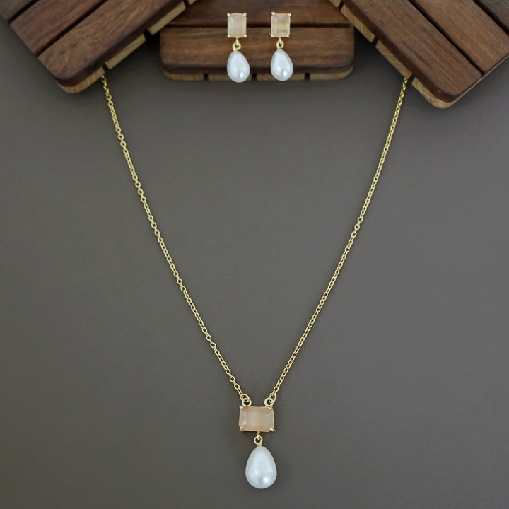 Jaime Glossy Rectangle Novalta Pearl Neckpiece With Earring