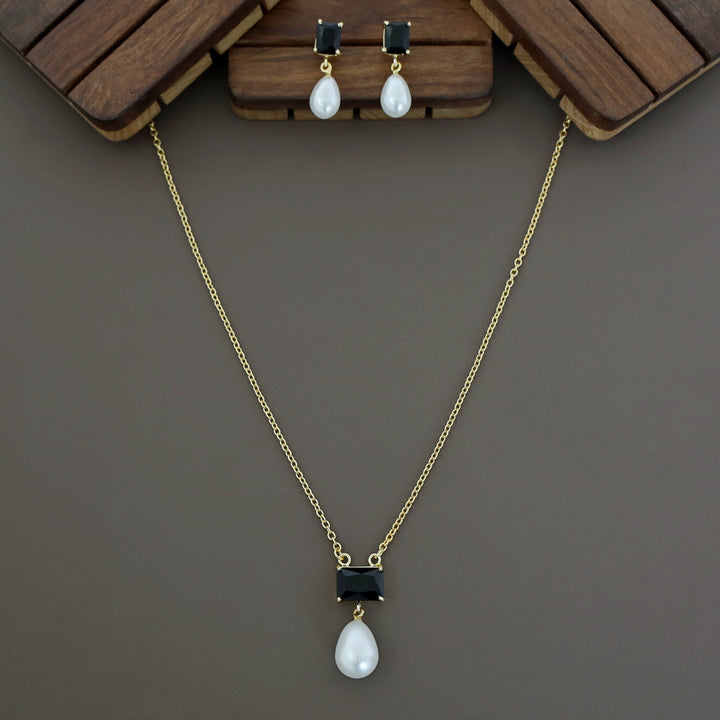 Jaime Glossy Rectangle Novalta Pearl Neckpiece With Earring