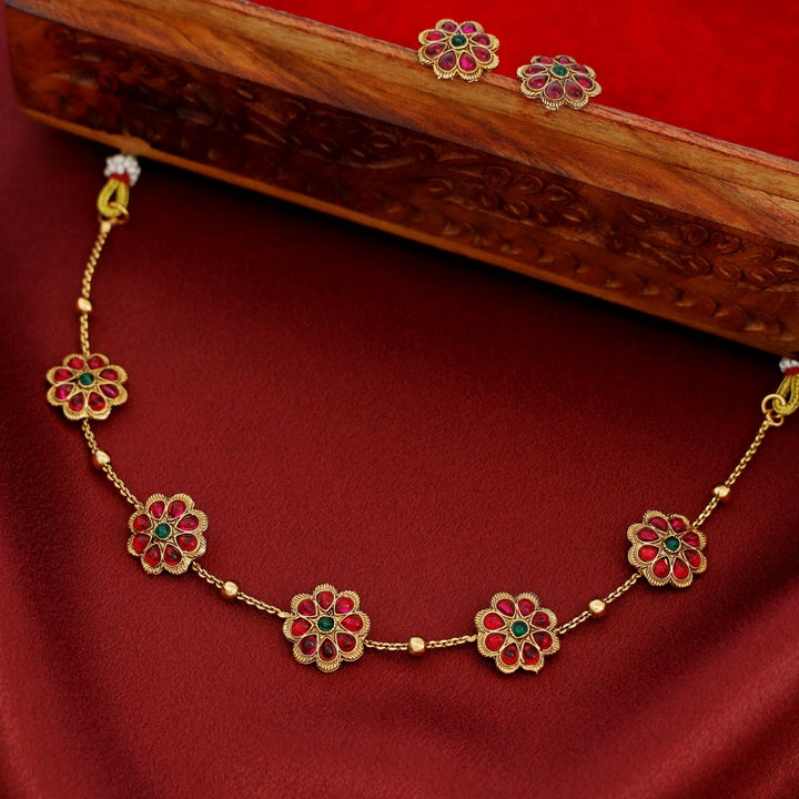 Prajina 5 Flower Gold Ball Short Neckpiece With Stud