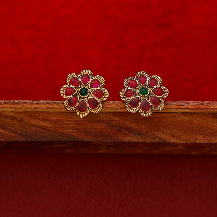 Prajina 5 Flower Gold Ball Short Neckpiece With Stud