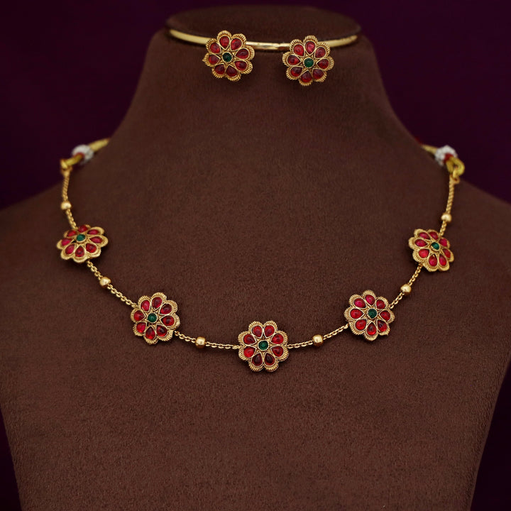 Prajina 5 Flower Gold Ball Short Neckpiece With Stud