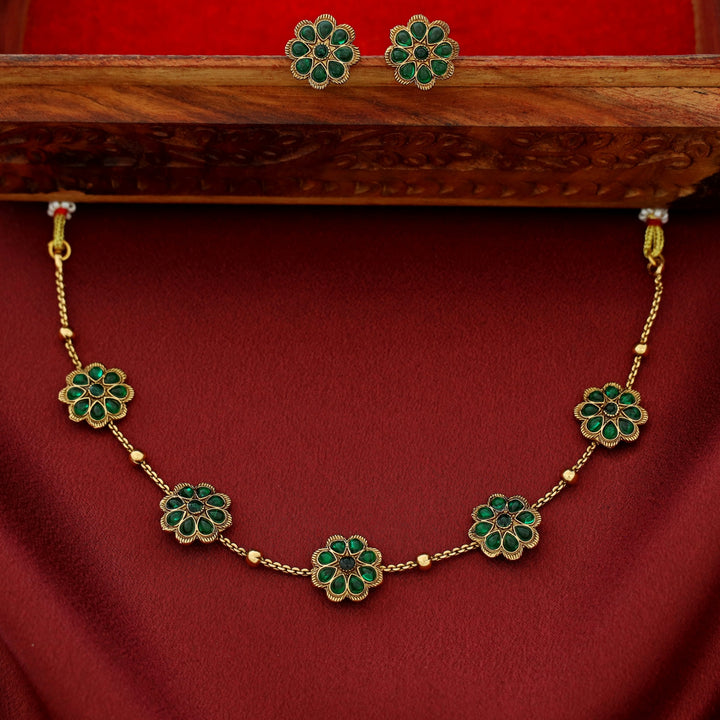 Prajina 5 Flower Gold Ball Short Neckpiece With Stud