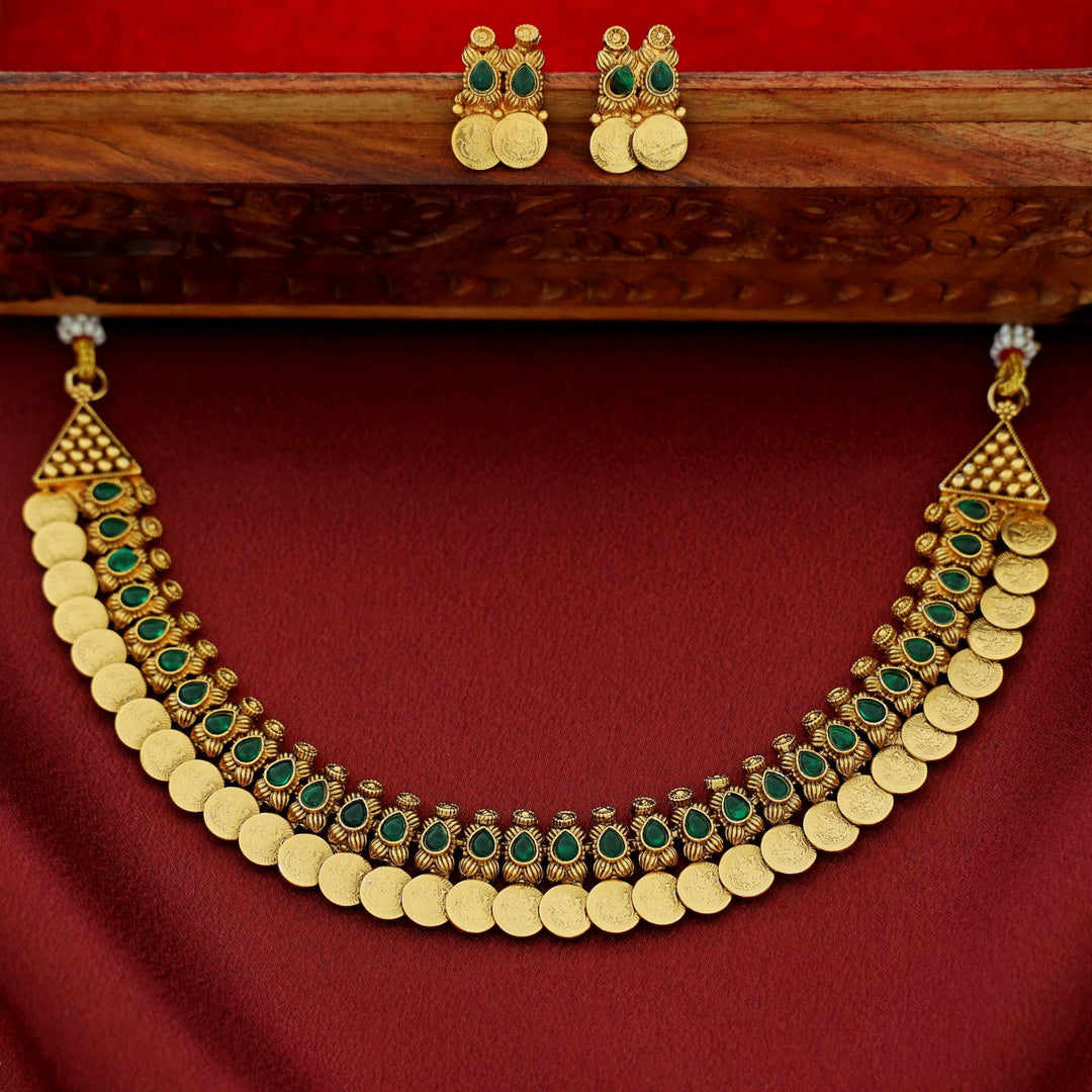 Manjari Kashi Drop Stone Short Neckpiece With Earring