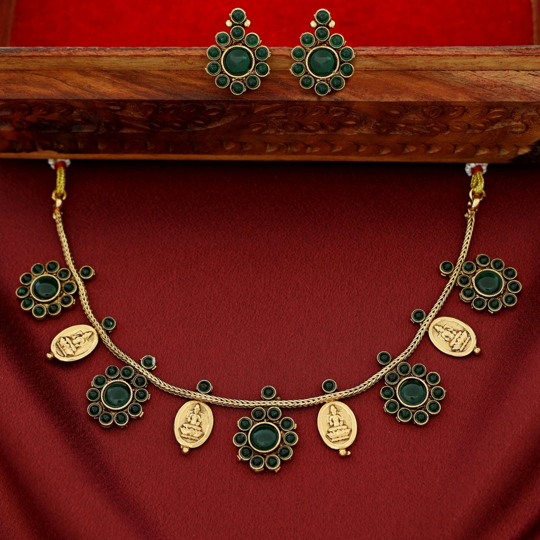 Sreelekha Floral Oval Kashi Short Neckpiece With Earring