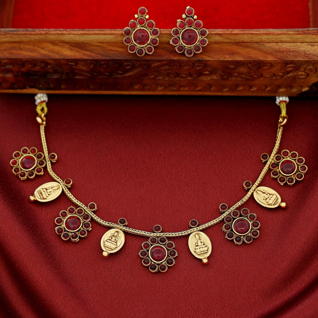 Sreelekha Floral Oval Kashi Short Neckpiece With Earring