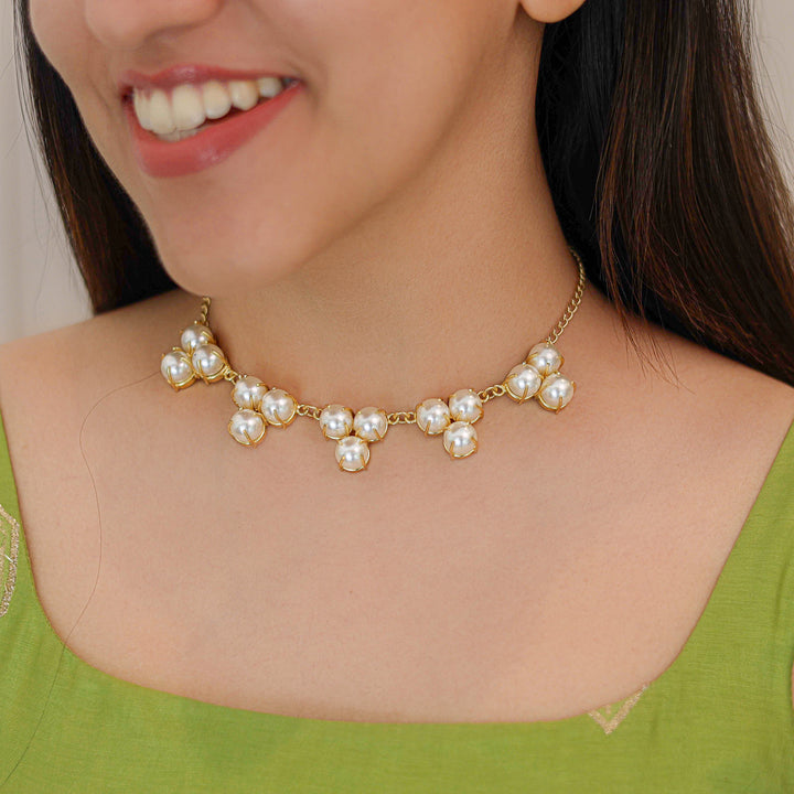Anshi Pearl Claw Short Neckpiece