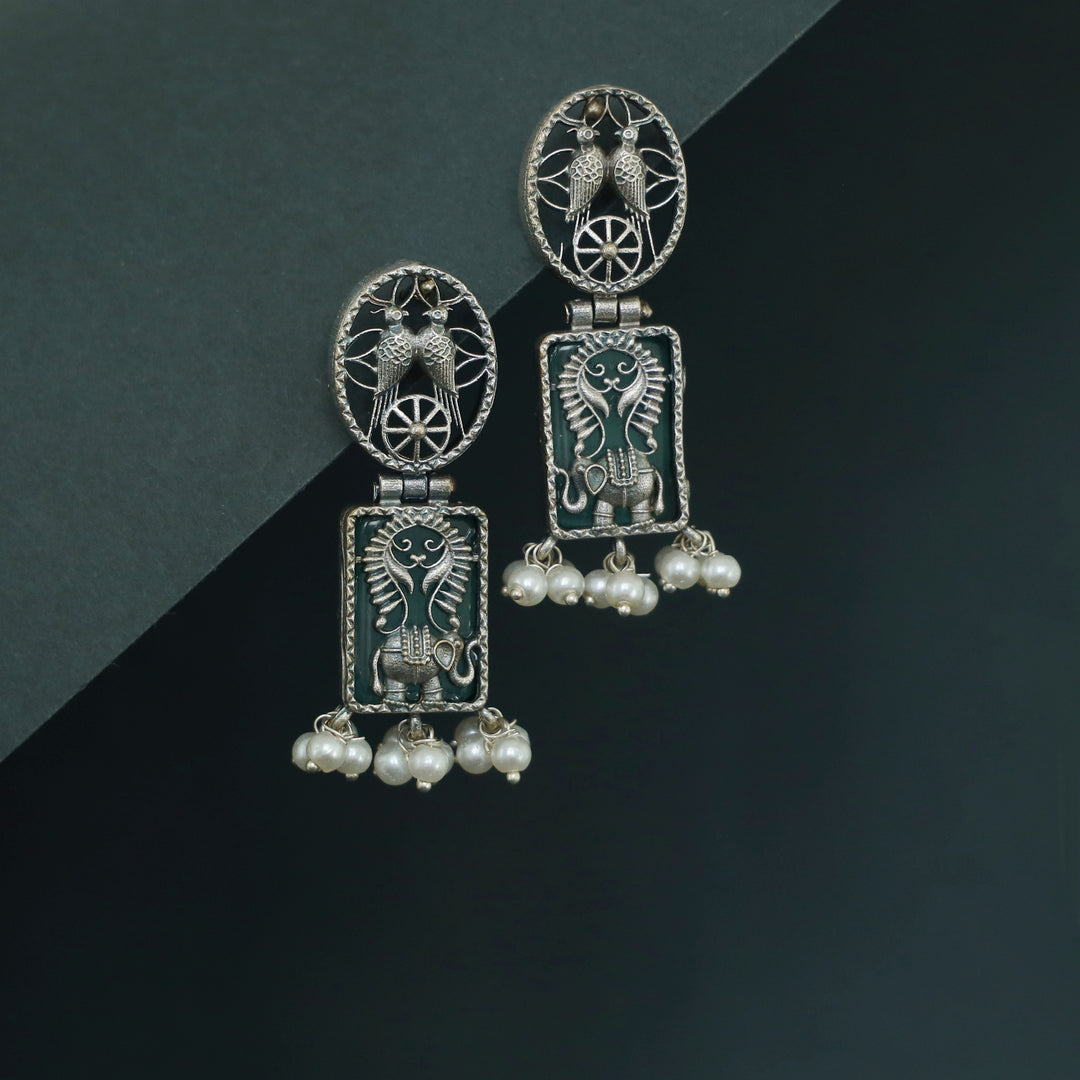 Noora Oval Rectangle Glossy stone Pearl Earring