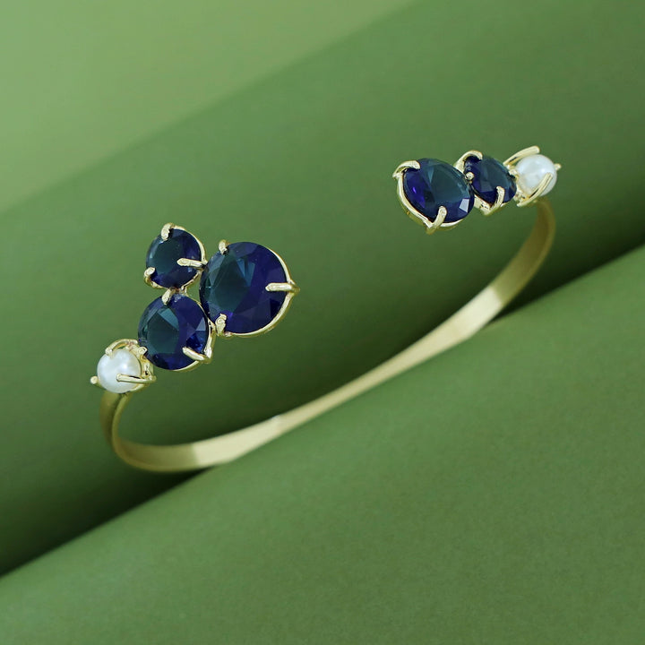 Leilani Claw Glossy Pearl Bangle