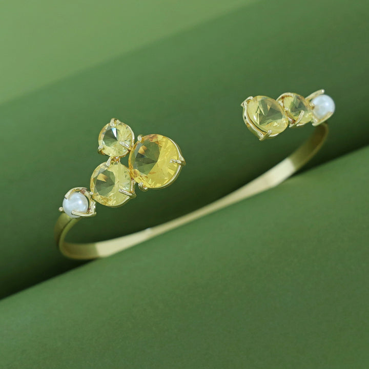 Leilani Claw Glossy Pearl Bangle