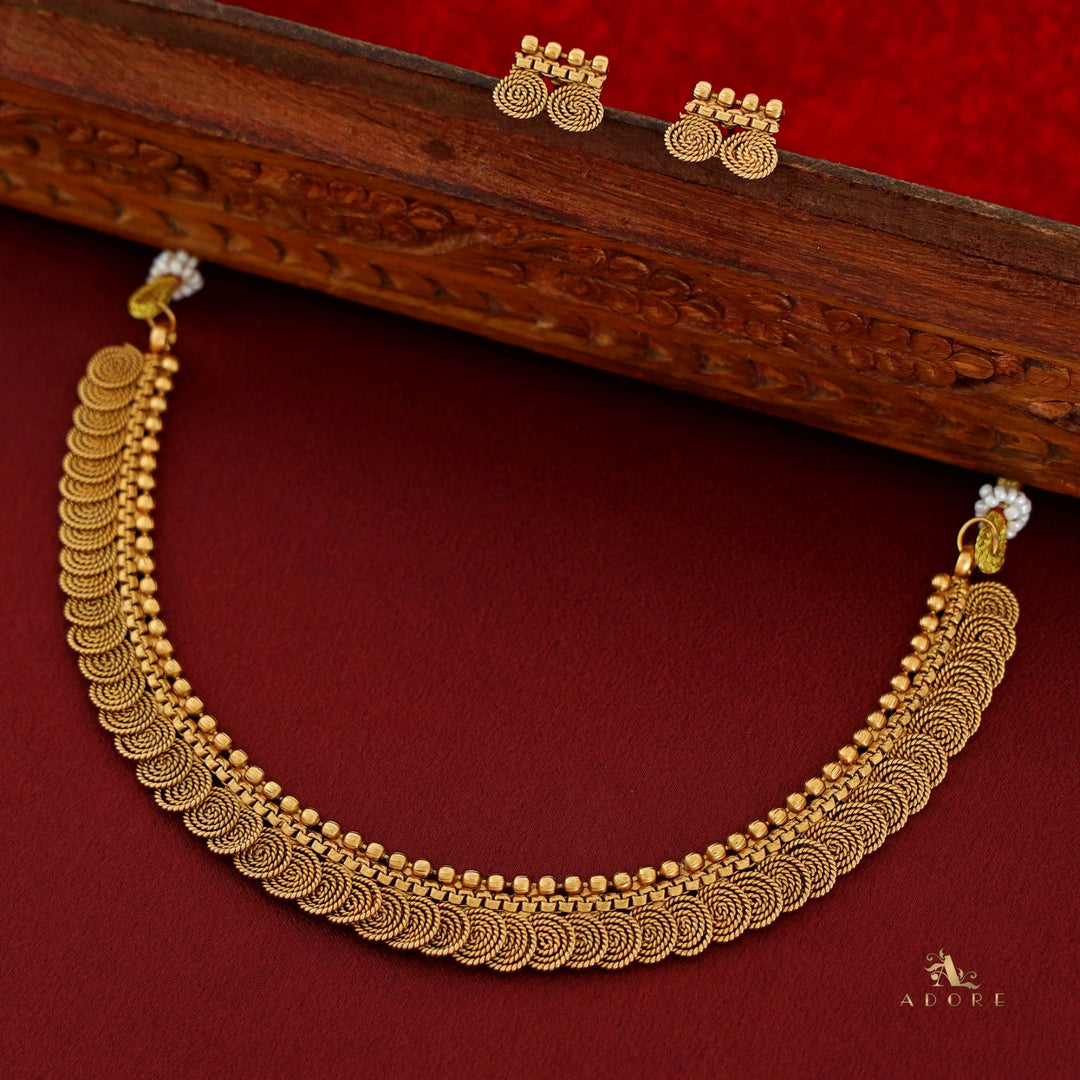 Latika Golden Spiral Kashi Neckpiece With Earring