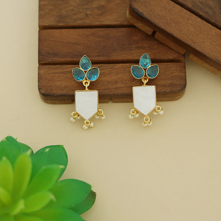 Jessica Mop Tri Leaf Glossy Stone Pearl Earring