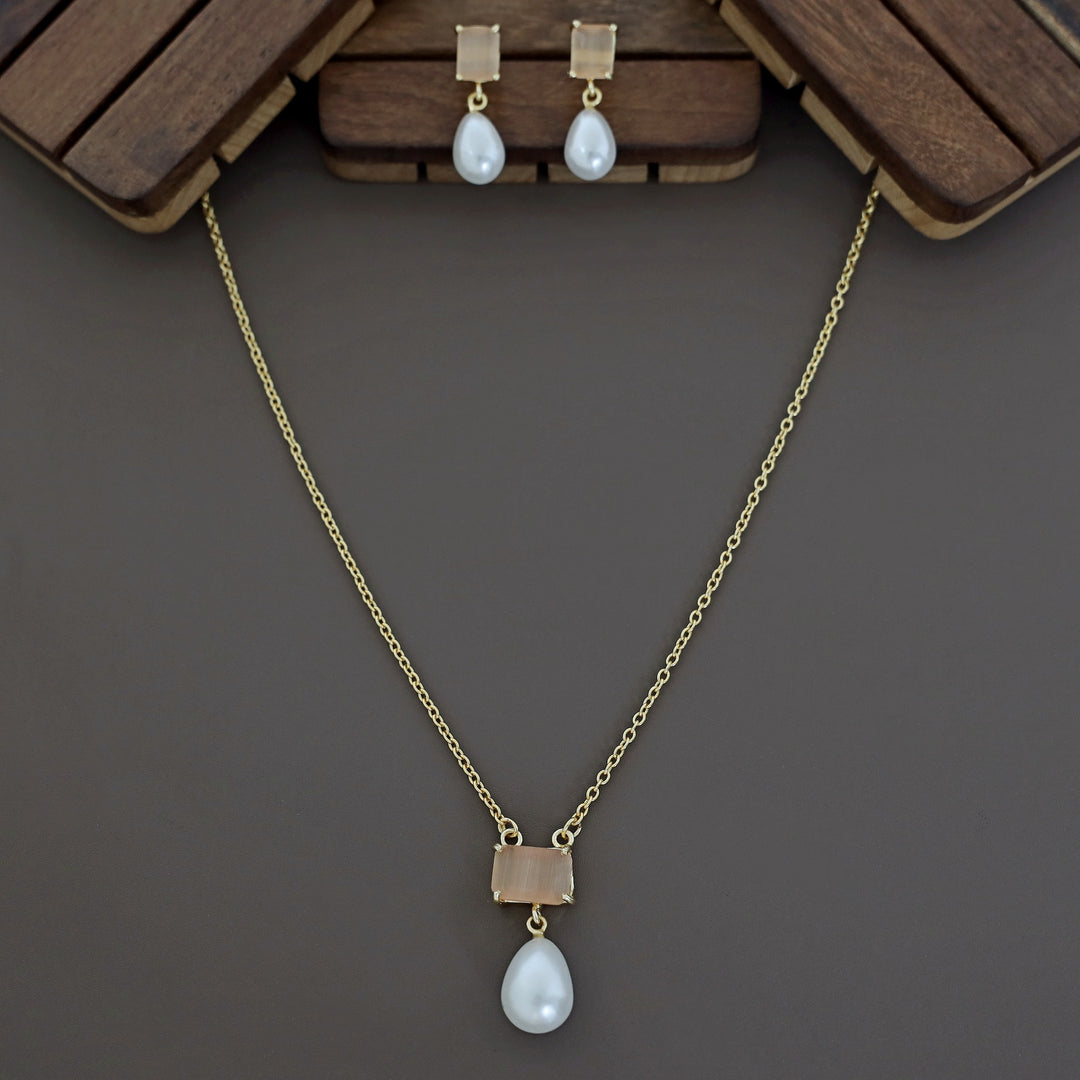 Jaime Glossy Rectangle Novalta Pearl Neckpiece With Earring