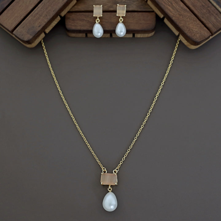 Jaime Glossy Rectangle Novalta Pearl Neckpiece With Earring