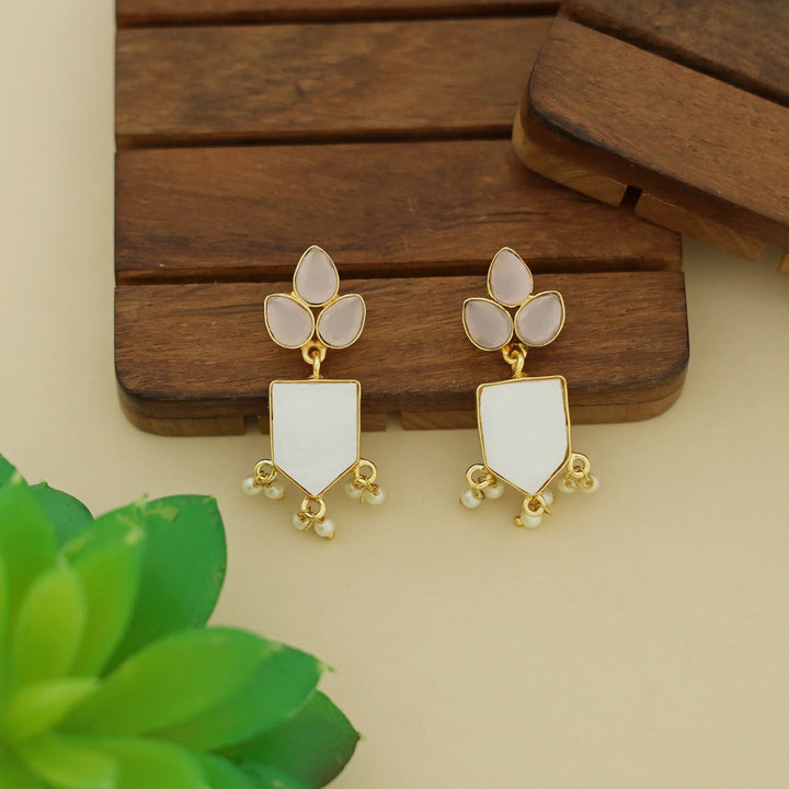 Jessica Mop Tri Leaf Glossy Stone Pearl Earring