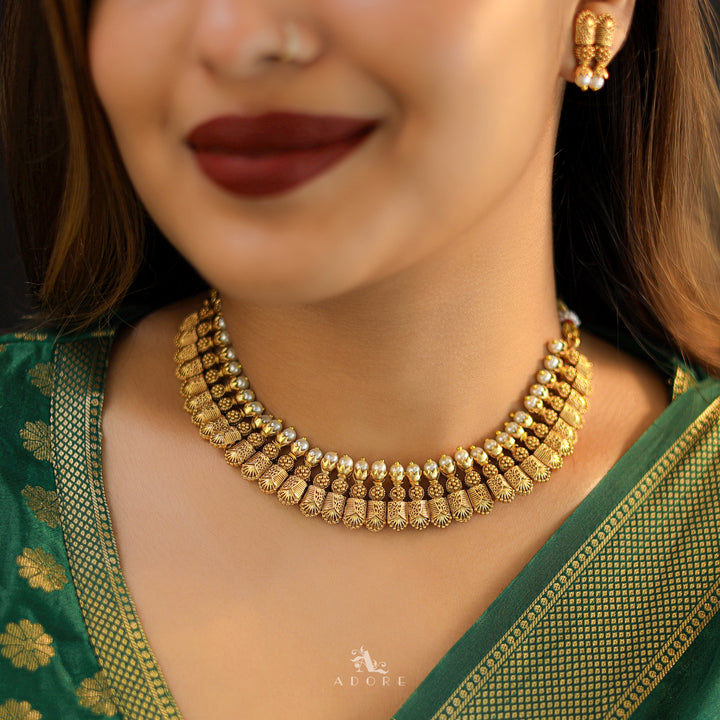 Maadhavi Pearl Box Short Neckpiece with Earring