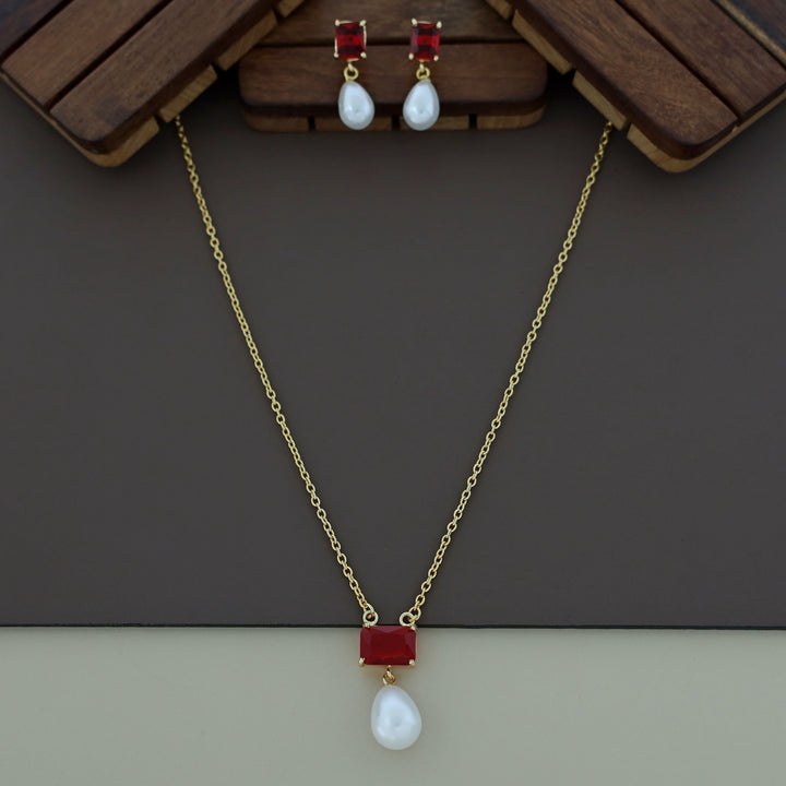Jaime Glossy Rectangle Novalta Pearl Neckpiece With Earring