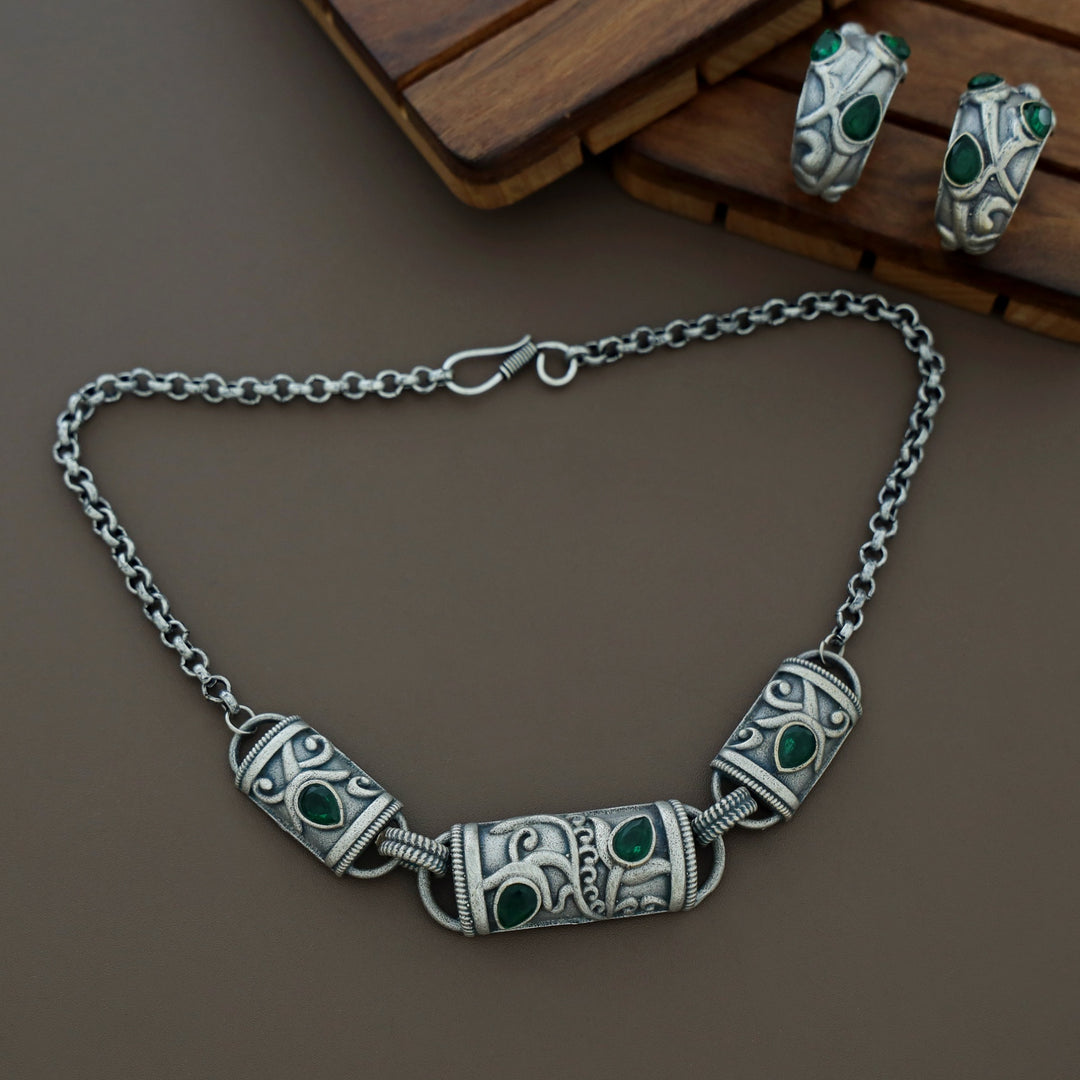 Fami Lock Choker With Earring