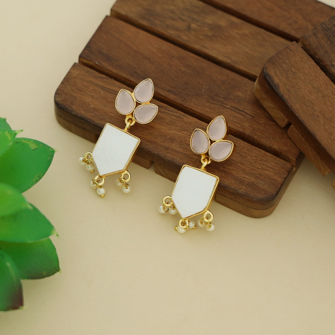 Jessica Mop Tri Leaf Glossy Stone Pearl Earring