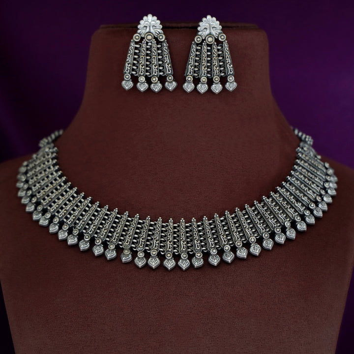 Hasinika Short Neckpiece With Earring